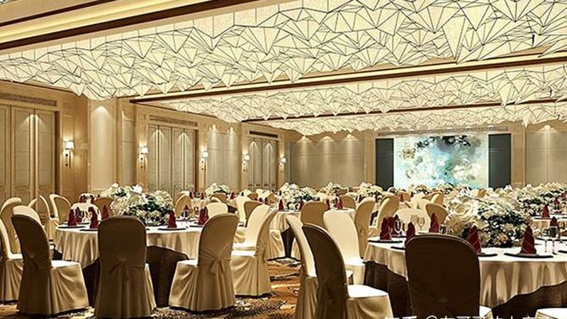 不同邮轮公司的行李尺寸标准可能存在差异，但一般来说，以下标准可以作为参考：